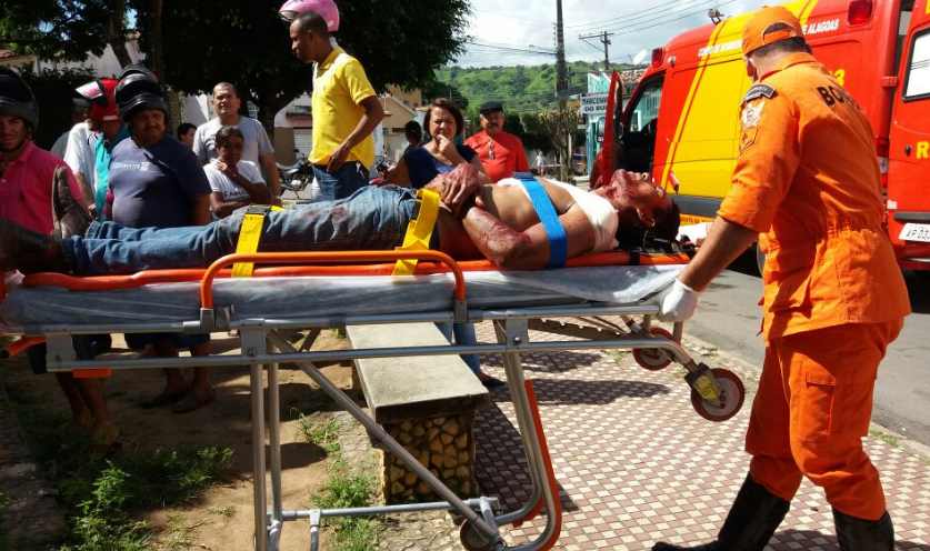 Homem sofre tentativa de homicídio a golpes de faca em Palmeira dos Índios