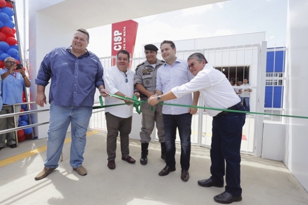 Renan Filho entrega Cisp de Viçosa na abertura da 7ª edição do Governo Presente