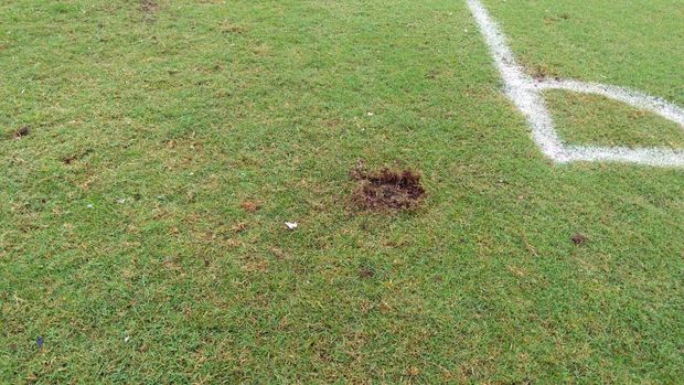 Torcedores invadem treino do ASA e disparam rojão em direção ao gramado