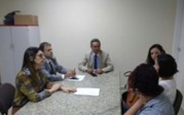 Reitora deve prestar esclarecimentos sobre concurso