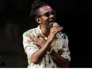 Morre o cantor Luiz Melodia, de câncer, aos 66 anos