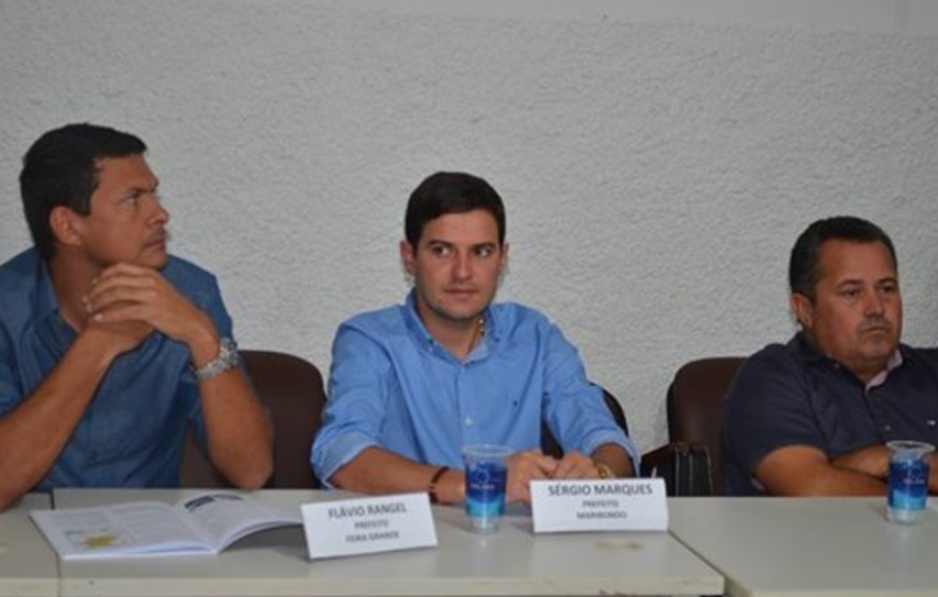 Maribondo: Serginho Marques participa de reunião para discutir soluções para o lixo
