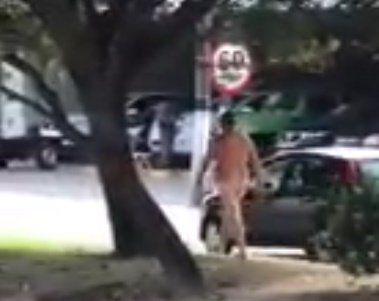 Homem é flagrado andando nu em plena luz do dia na Fernandes Lima