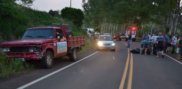 Mulher tenta desviar de cobra e morre em acidente de moto