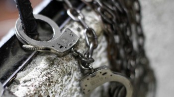 Itália prende agressores de estupro coletivo em praia