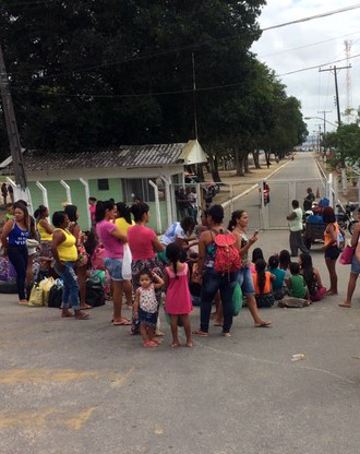Familiares de presos protestam contra suspensão de visitas em Alagoas