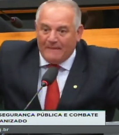 Carimbão diz que queria ver mãe do ministro da Cultura exposta ‘com as pernas abertas’