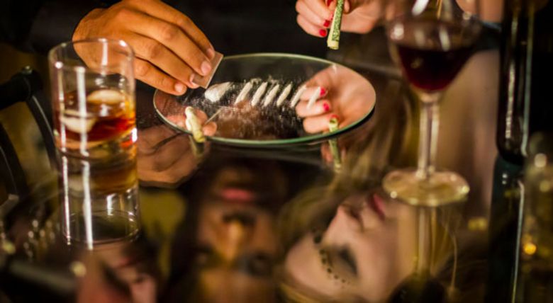 Festa regada a drogas, bebida e sexo termina com jovens assassinadas em MG