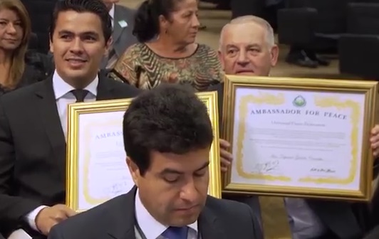 Deputado Givaldo Carimbão recebe título de embaixador mundial da Paz