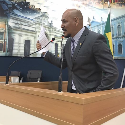 Vereador propõe criação do Dia do Orgulho Hétero