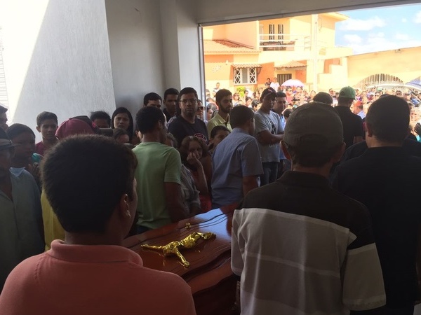 Comoção marca sepultamento do vereador Tony Pretinho em Batalha
