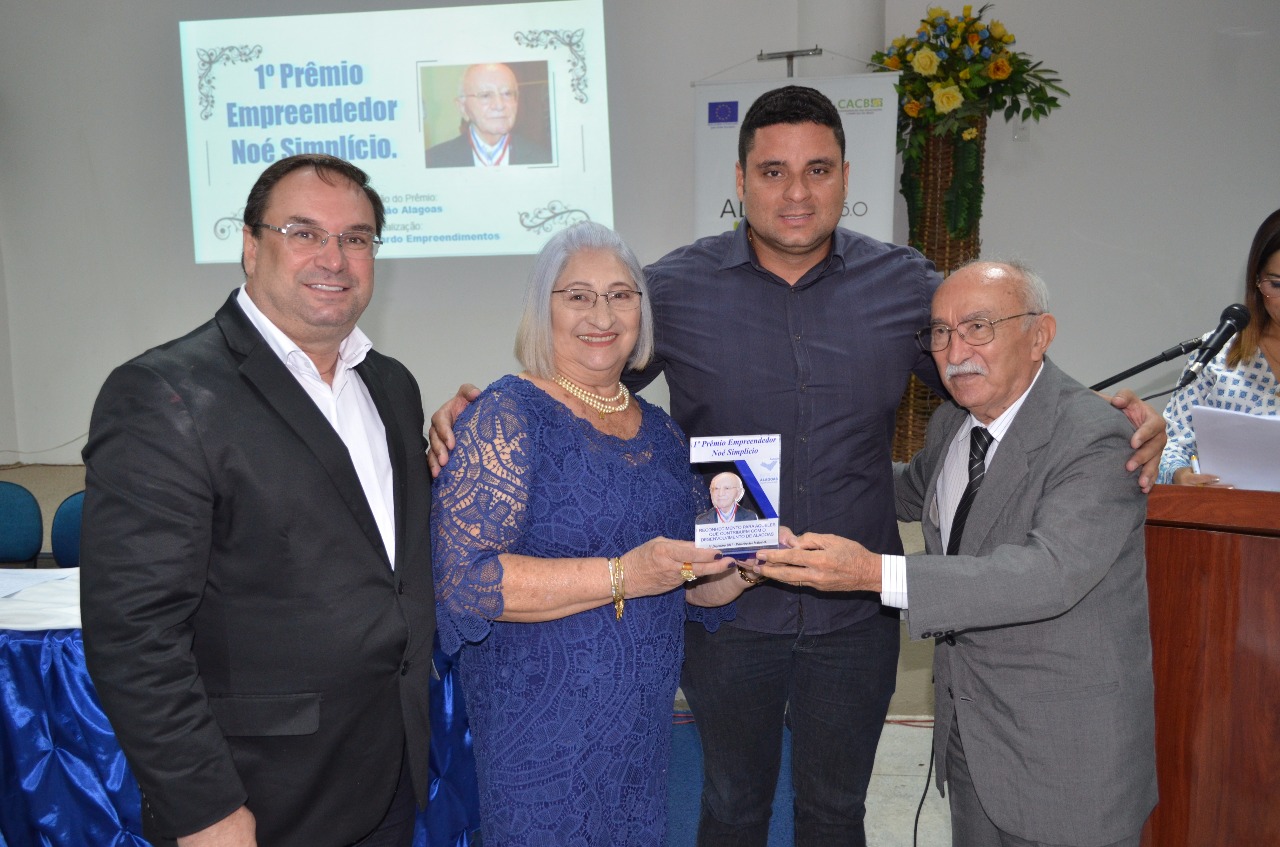 Emoção marca entrega do Prêmio Empreendedor Noé Simplício