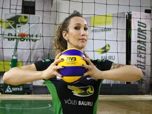 Ana Paula critica liberação de trans na Superliga