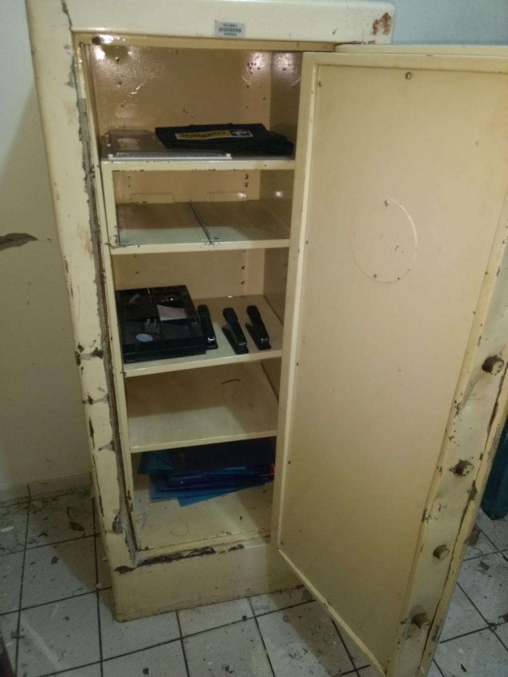 Bando explode cofre ‘errado’ em agência dos Correios e foge sem dinheiro