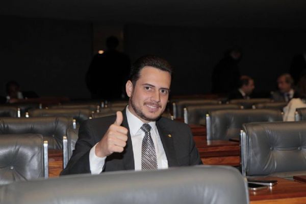 Deputado federal de Alagoas é campeão de faltas na Câmara