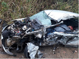 Oficial de justiça morre em acidente entre carro e carreta na PE-218