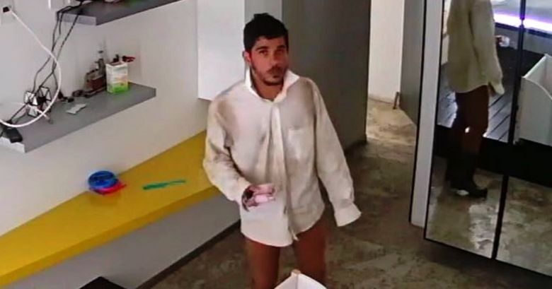 Ladrão vai à casa de câmbio para trocar dólares furtados em imóvel de luxo