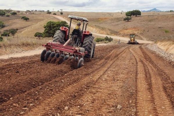 Rodovia de acesso à povoado de Lagoa da Canoa começa a ser construída