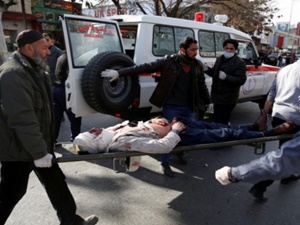 Ataque com ‘ambulância-bomba’ deixa mais de 90 mortos e 150 feridos em Cabul