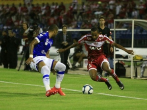 CRB vence 5ª seguida, mantém 100% e segue líder