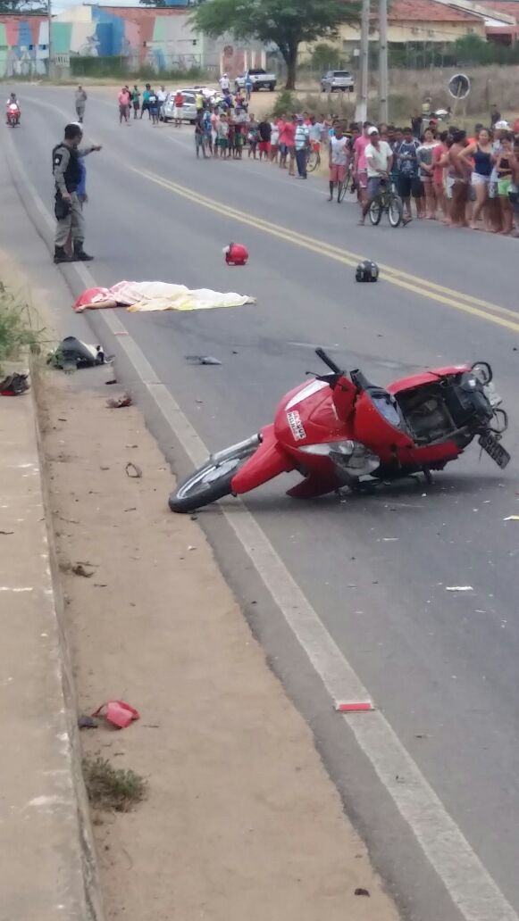 Colisão entre carro e moto deixa uma pessoa morta em Palmeira