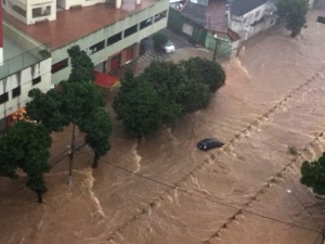Forte chuva em Belo Horizonte provoca inundação e morte