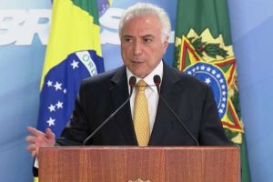 ‘Desordem é a pior das guerras’, diz Temer ao assinar intervenção