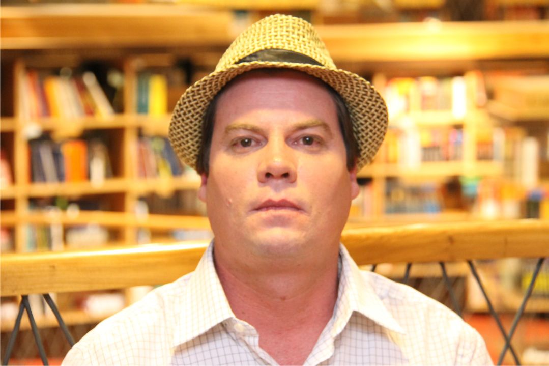 Escritor Carlos Gomes visita Alagoas para proferir palestra