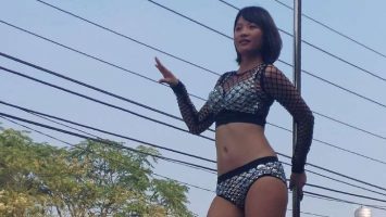 Por que strippers são contratadas para se apresentar em funerais na China