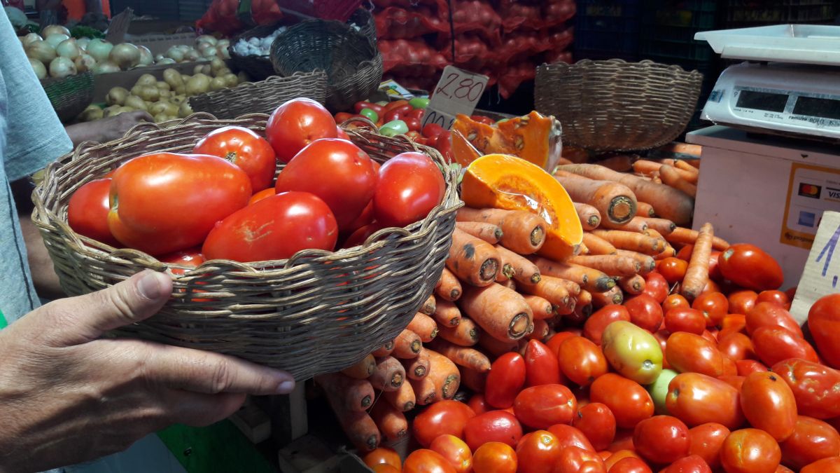 Mercados e feiras funcionam em horário especial no feriadão