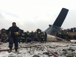 Avião cai em aeroporto do Nepal, aeronave transportava 67 passageiros