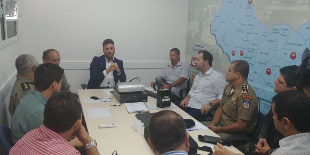Prefeito se reúne com a Cúpula da Segurança Pública no CISP de Igaci para definir estratégias