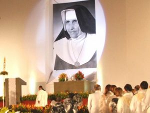 Católicos lembram 26 anos da morte de Irmã Dulce; canonização está em curso
