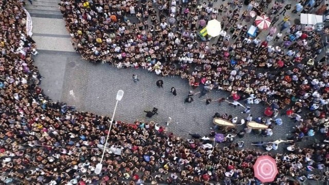 Velório de Marielle mobiliza milhares de pessoas na Cinelândia