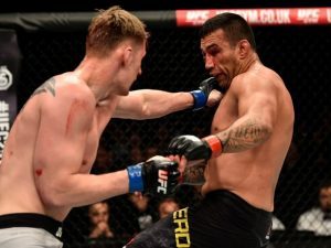 Após domínio no chão no início, Werdum sucumbe à força de Volkov em Londres