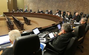 TJ adia decisão sobre promoção de militares por tempo de serviço