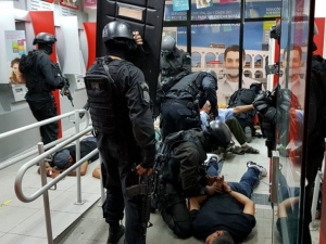 Dois morrem em tentativa de assalto a banco em Madureira; 5 foram presos