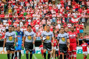 Árbitro e assistente são afastados após erros em semifinal entre CRB e Coruripe