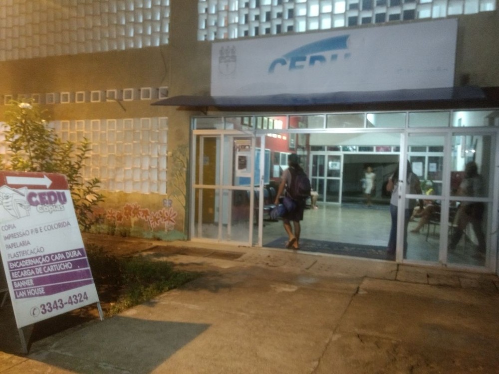 Homem armado invade bloco e assalta alunas e professora dentro do campus da Ufal em Maceió