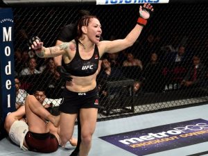 Cris Cyborg atropela Kunitskaya e vence por nocaute no primeiro round no UFC 222