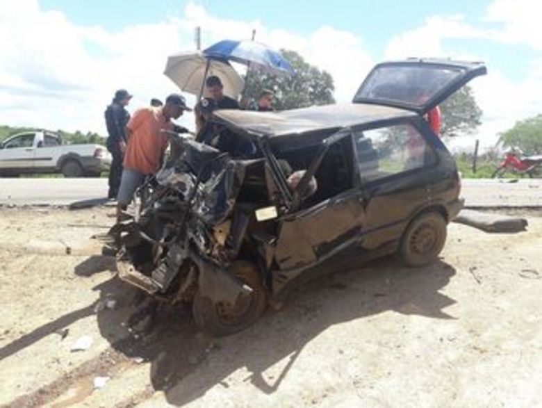 Grave acidente deixa mortos e feridos na AL-104 em Inhapi