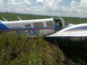 Aeronave com 500 kg de cocaína é interceptada pela FAB e faz pouso forçado em MT