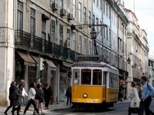 Saiba por que brasileiros investem tanto em Portugal