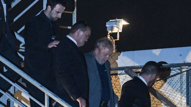 Lula poderá fazer campanha e ser eleito presidente de dentro da prisão?