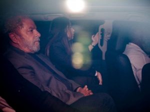 PF autoriza TV em cela especial e Lula deve assistir a jogo do Corinthians