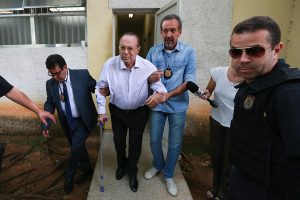 Paulo Maluf está com metástase e trombose venosa, diz boletim