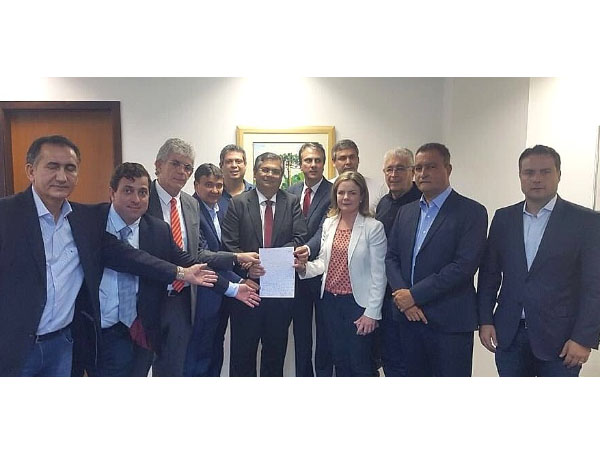 Renan Filho vai a Curitiba e presta solidariedade a Lula