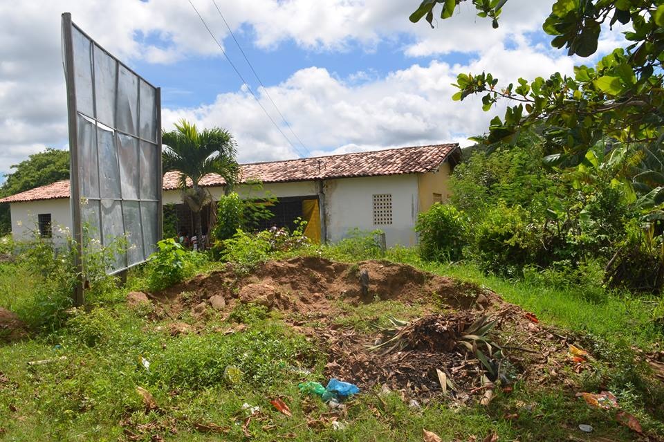 [TV WEB] Pais denunciam falta de estrutura e merenda em escola da zona rural de Palmeira