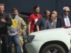 Familiares de Lula visitam ex-presidente na Superintendência da PF, em Curitiba