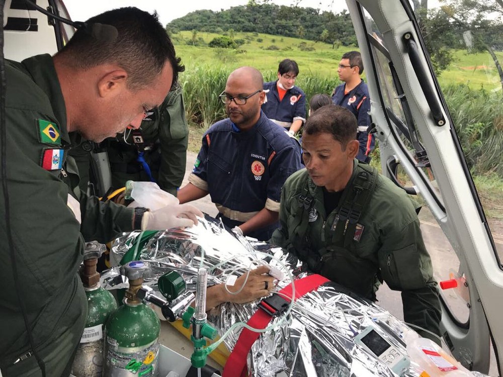 Capotamento de ônibus na BR-101 deixa feridos em São Miguel dos Campos